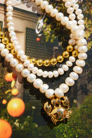 NATURAL FRESHWATER PEARL 3 DSLAND WITH GOLD PLATEDBALLS AND GOLD PLATED CRAB