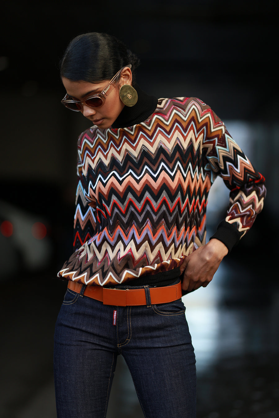 ROLL-NECK SWEATER IN MULTI BROWN SHADES ON BLACK BASE