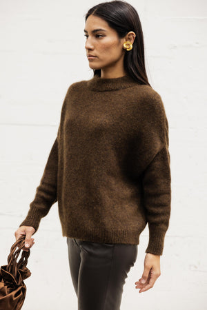 Regular Round Neck Sweater In Brown