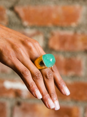 18K Gold Ring with 30 Carat Emerald Stone