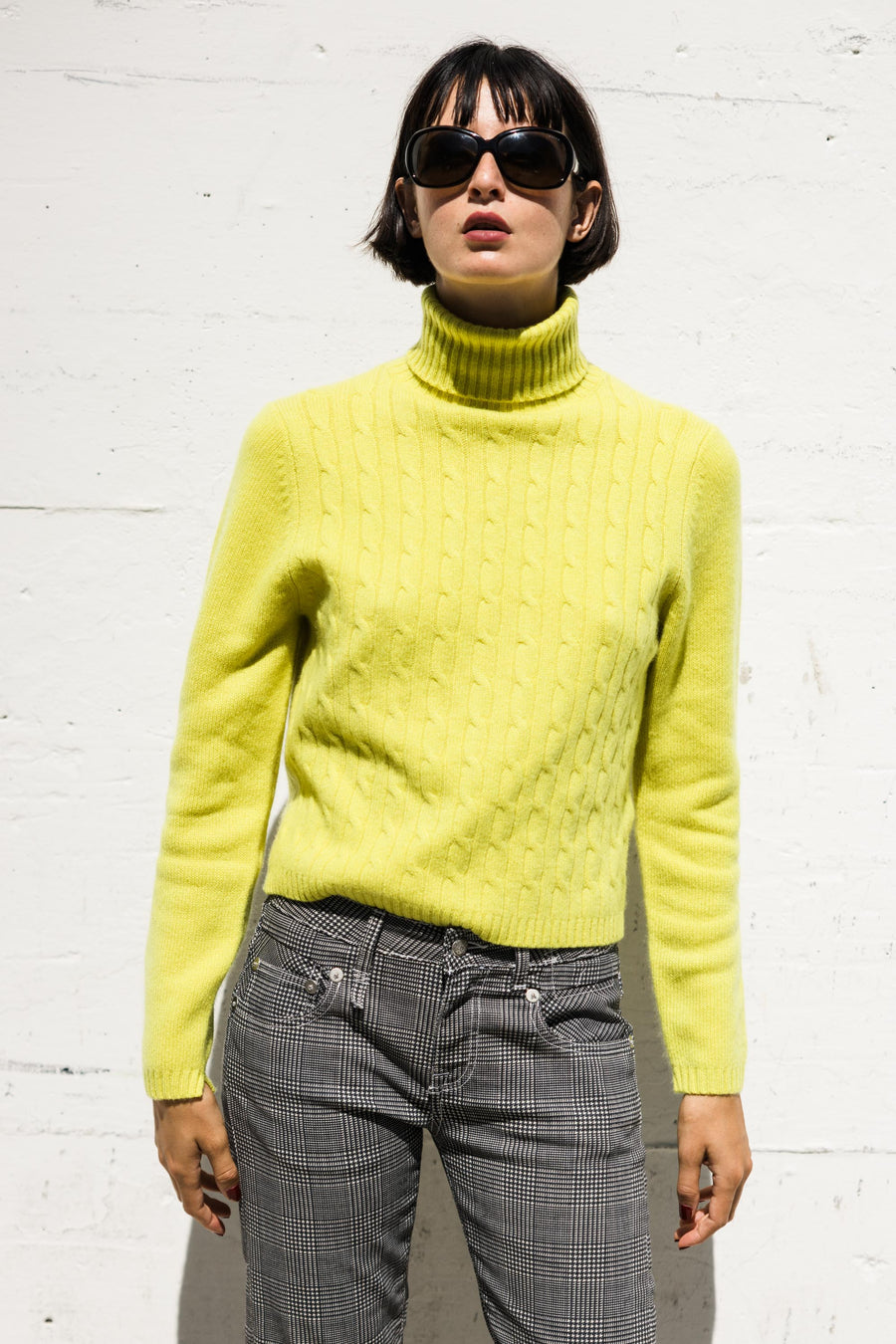 turtleneck-sweater in yellow