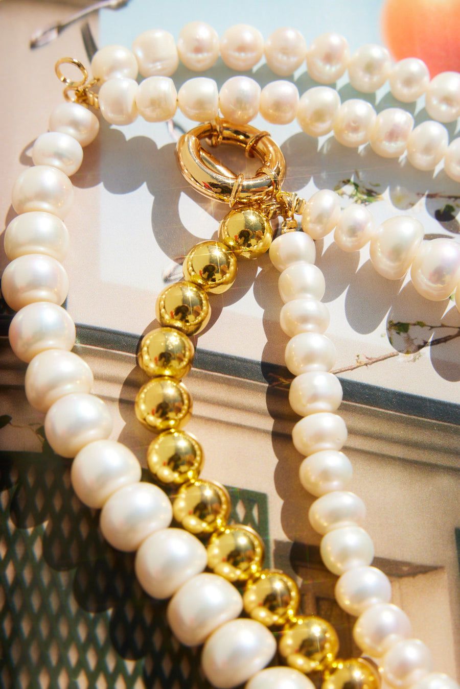 NATURAL FRESHWATER PEARL 3 DSLAND WITH GOLD PLATEDBALLS AND GOLD PLATED CRAB